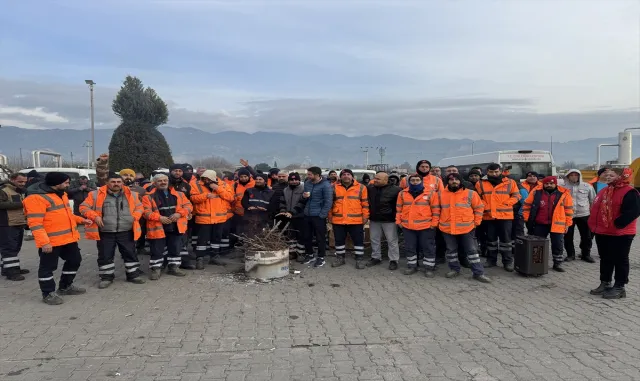Aydın’da belediye işçilerinin iş bırakması nedeniyle çöp yığınları oluştu Aydın’da belediye işçilerinin iş bırakması nedeniyle çöp yığınları oluştu