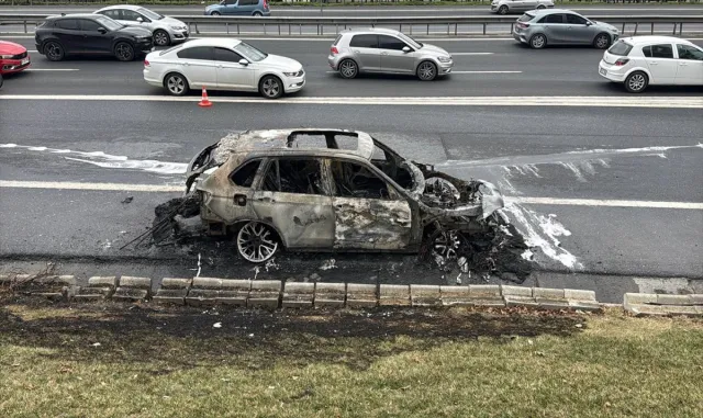Bağcılar’da seyir halindeki cip yandı Bağcılar’da seyir halindeki cip yandı