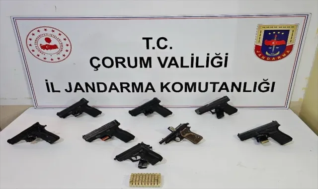 Çorum’da yasa dışı silah ticareti yaptığı belirlenen zanlı tutuklandı Çorum’da yasa dışı silah ticareti yaptığı belirlenen zanlı tutuklandı