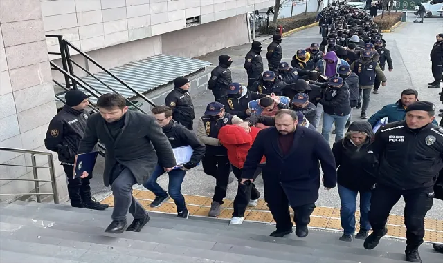 Eskişehir merkezli yasa dışı bahis operasyonunda 13 şüpheli tutuklandı Eskişehir merkezli yasa dışı bahis operasyonunda 13 şüpheli tutuklandı
