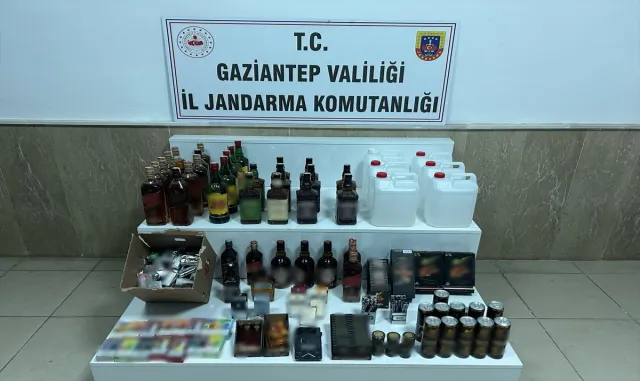 Gaziantep’te sahte içki operasyonunda 2 şüpheli yakalandı Gaziantep’te sahte içki operasyonunda 2 şüpheli yakalandı