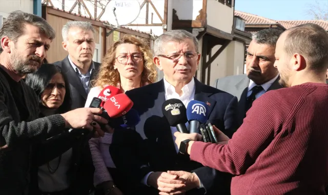 Gelecek Partisi Genel Başkanı Davutoğlu, Malatya’da basın konteynerlerini ziyaret etti Gelecek Partisi Genel Başkanı Davutoğlu, Malatya’da basın konteynerlerini ziyaret etti
