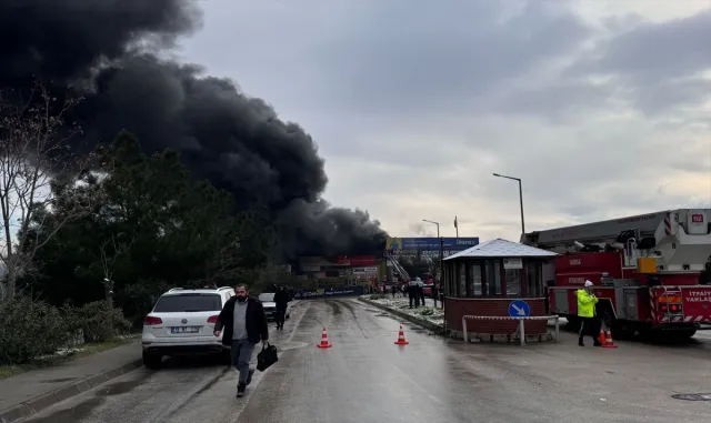GÜNCELLEME 2 - Bursa’da madeni yağ dükkanında çıkan yangın söndürüldü GÜNCELLEME 2 - Bursa’da madeni yağ dükkanında çıkan yangın söndürüldü