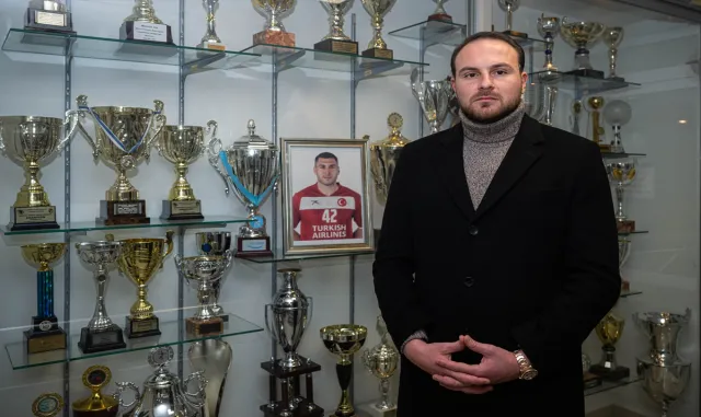Hentbol camiası, depremde hayatını kaybeden Cemal Kütahya’yı unutmuyor Hentbol camiası, depremde hayatını kaybeden Cemal Kütahya’yı unutmuyor