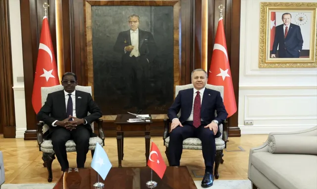 İçişleri Bakanı Yerlikaya, Somali İç Güvenlik Bakanı İsmail ile görüştü İçişleri Bakanı Yerlikaya, Somali İç Güvenlik Bakanı İsmail ile görüştü