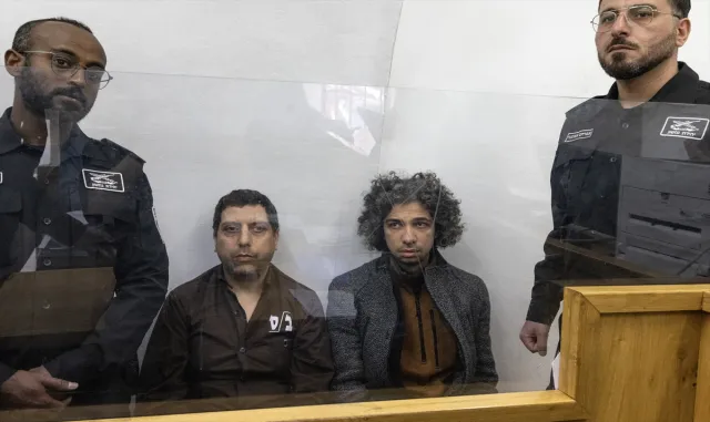 İsrail polisi, Doğu Kudüs’te kitapçıları basarak Filistinli 2 kitapçıyı gözaltına aldı İsrail polisi, Doğu Kudüs’te kitapçıları basarak Filistinli 2 kitapçıyı gözaltına aldı