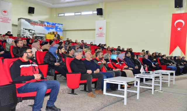Kırşehir’de okul kantinlerinde çalışanlara hijyen eğitimi verildi Kırşehir’de okul kantinlerinde çalışanlara hijyen eğitimi verildi