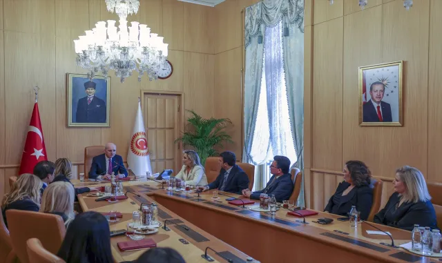 TBMM Başkanı Kurtulmuş, AK Parti Antalya milletvekilleri ve Antalya İş Kadınları Derneği yöneticilerini kabul etti TBMM Başkanı Kurtulmuş, AK Parti Antalya milletvekilleri ve Antalya İş Kadınları Derneği yöneticilerini kabul etti