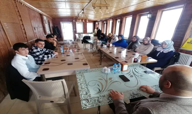 Ulaş’ta "Genç Gönüller Çocuk Gönüllerle Buluşuyor Projesi" kapsamında istişare toplantısı yapıldı Ulaş’ta "Genç Gönüller Çocuk Gönüllerle Buluşuyor Projesi" kapsamında istişare toplantısı yapıldı