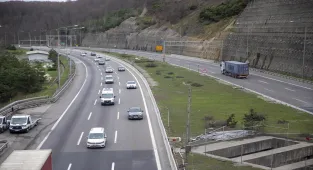 Anadolu Otoyolu'nun Bolu Dağı kesiminde bayram tatili hareketliliği kısmen başladı