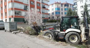 Beypazarı'nda belediye ekipleri temizlik çalışmalarına devam ediyor