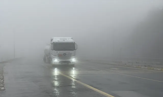 Bolu Dağı'nda sağanak ve sis etkili oldu