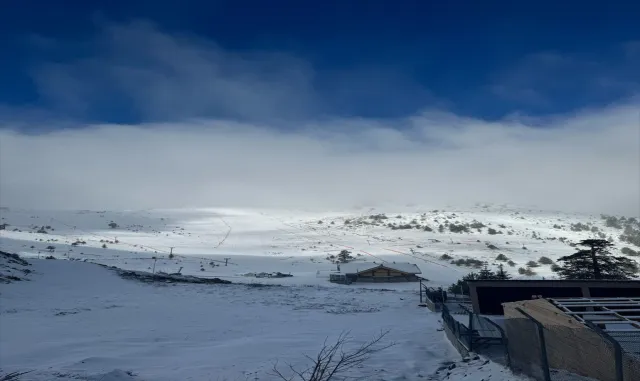 Bolu'nun yüksek kesimlerinde kar yağışı etkili oldu