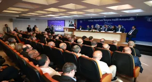 Çalışma ve Sosyal Güvenlik Bakanı Işıkhan, Mersin'de iş dünyası temsilcileriyle buluştu:
