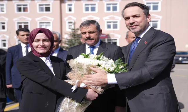 Enerji ve Tabii Kaynaklar Bakanı Alparslan Bayraktar, Erzurum'da ziyaretlerde bulundu