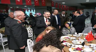 Eskişehir Valisi Aksoy şehit aileleri ve gazilerle iftar yaptı