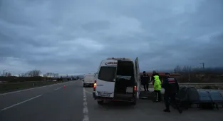 GÜNCELLEME - Tokat'ta istinat duvarına çarpan işçi servisindeki 21 kişi yaralandı