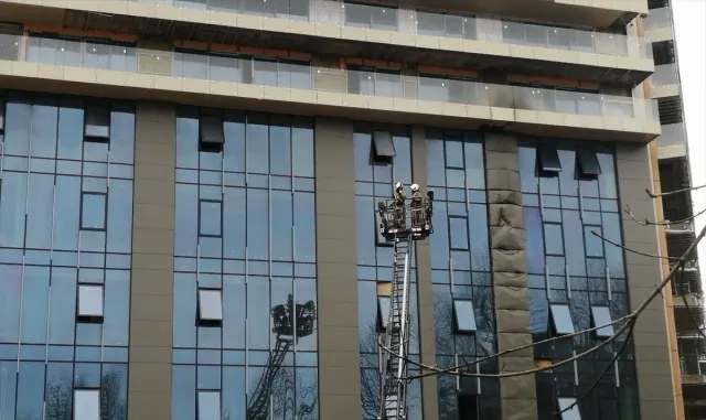 Sarıyer'de otel inşaatında çıkan yangın söndürüldü