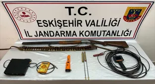 Seyitgazi'de izinsiz kazı yapan 2 şüpheli yakalandı