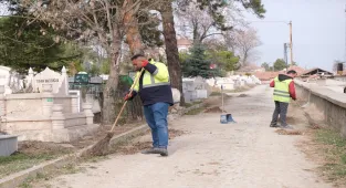 Sorgun'da mezarlıklarda bayram temizliği yapıldı