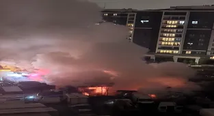 Başakşehir'de tır garajındaki konteynerde çıkan yangın söndürüldü