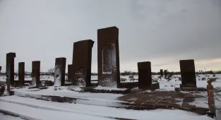 Bitlis'te tarihi yapılar karla kaplandı