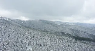 Bolu'nun karla kaplanan yüksek kesimleri havadan görüntülendi