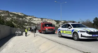 Burdur'da şarampole devrilen otomobildeki 4 kişi yaralandı