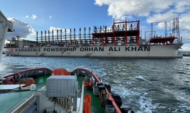 GÜNCELLEME 2 - Yalova'da karaya oturan gemiyi kurtarma çalışmaları sürüyor