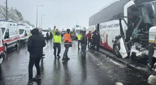 GÜNCELLEME - Anadolu Otoyolu'nun Bolu Dağı geçişinde zincirleme kaza nedeniyle kapanan yol ulaşıma açıldı