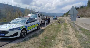 GÜNCELLEME - Karabük'te menfeze çarpan hafif ticari araçta 1 kişi öldü, 2 kişi yaralandı