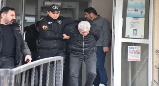 GÜNCELLEME - Sakarya'da 5 kişinin öldüğü silahlı kavgaya ilişkin 3 zanlı tutuklandı