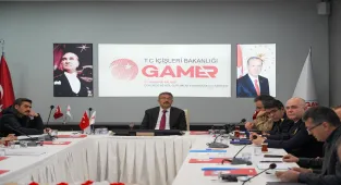 Hakkari'de şiddetli rüzgar sonucu 93 çatı hasar gördü