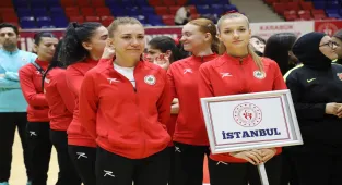 İşitme Engelliler Türkiye Voleybol Şampiyonası Karabük'te sürüyor