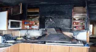 Karabük'te apartman dairesinde çıkan yangında 4 kişi dumandan etkilendi