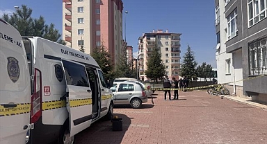 Kayseri'de cam silerken 4. kattan düşen kadın yaralandı