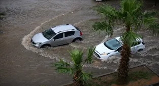 Mersin'de sağanak etkili oldu