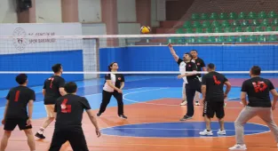 Nevşehir'de kamu çalışanlarına voleybol turnuvası düzenlendi