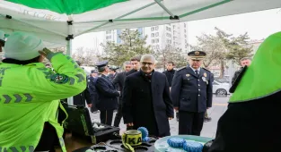 Niğde Valisi Çelik, Türk Polis Teşkilatı'nın 180. kuruluş yıl dönümü dolayısıyla açılan sergiyi gezdi