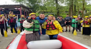 Düzce'de rafting tutkunu annelerin günü kutlandı