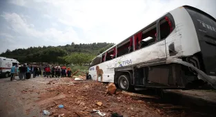 GÜNCELLEME - Çanakkale'de yolcu otobüsü, kamyon ve otomobil çarpıştı, 5 kişi öldü, 11 kişi yaralandı