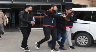 GÜNCELLEME - Sivas’ta iki kardeşi evlerinde bıçaklayarak öldürdüğü iddia edilen zanlı adliyede