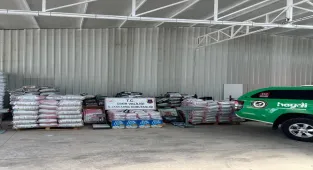 İzmir'de 14 ton sahte kedi, köpek maması ele geçirildi