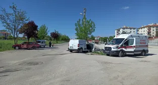 Kahramankazan'da otomobil ile hafif ticari aracın çarpıştığı kazada, 2 kişi yaralandı
