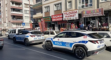 Kayseri'de hırsızlık için kuyumcuya gelen zanlı panikleyip kaçtı