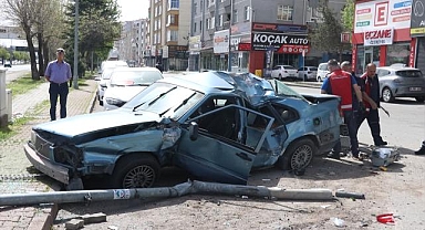 Kayseri'de otomobil ile kamyonet çarpıştı! 1 kişi yaralandı