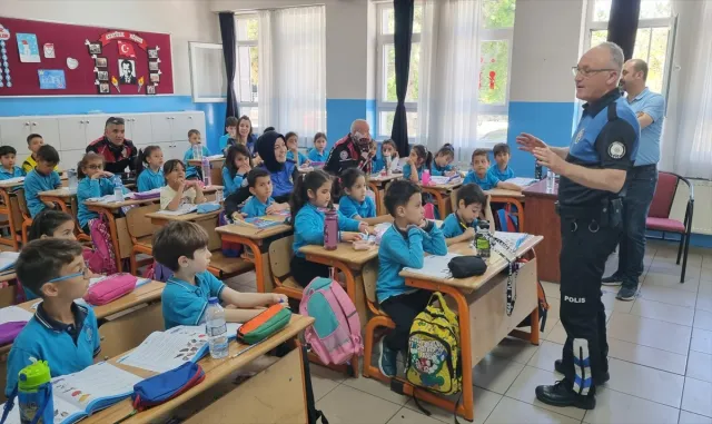 Kırşehir'de ilkokul öğrencilerine trafik ve güvenlik eğitimi verildi