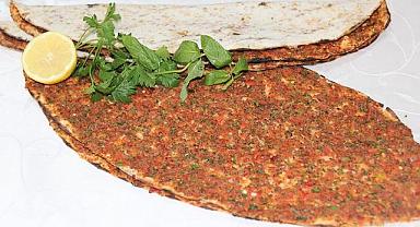 Lahmacun diye deri, taşlık, kanatlı eti yedirmişler!
