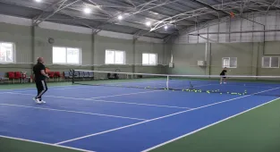 Nevşehir'de antrenör baba, 8 yıldır kortta kızıyla ter döküyor