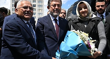 Bakan Yumaklı, Kayseri'de tohum dağıtım töreninde konuştu